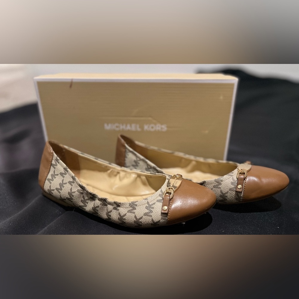 Michael Kors Flats with box